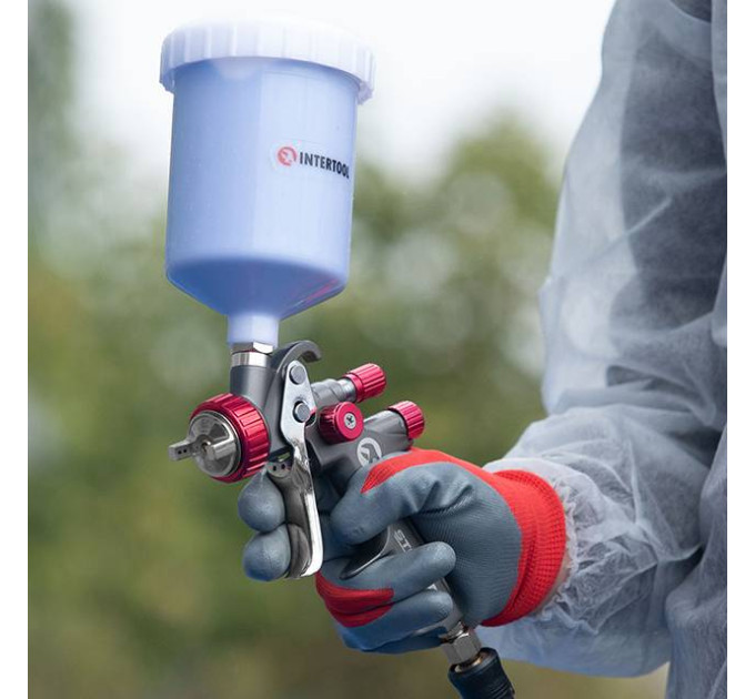 Рукавичка червона в'язана синтетична, вкрита сірим нітрилом на долоні 10" INTERTOOL SP-0124