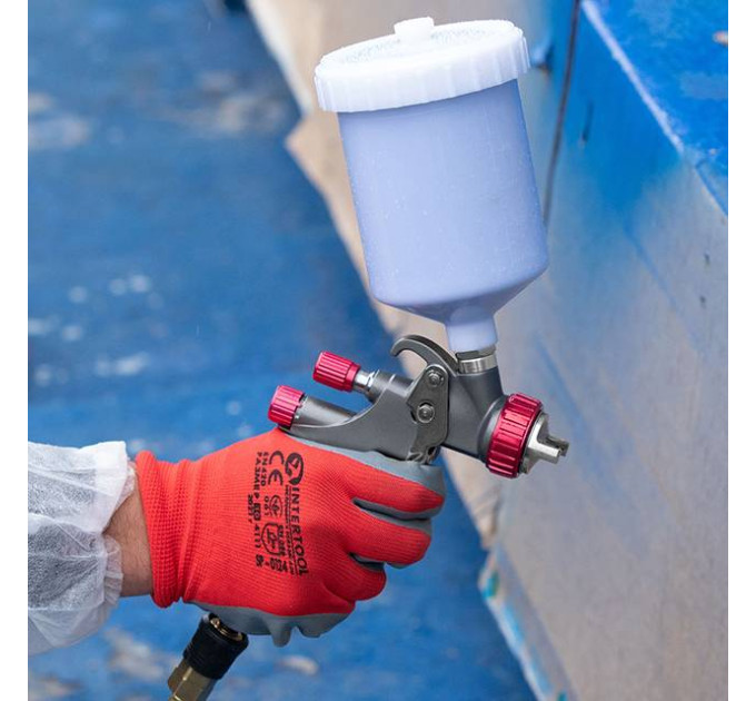 Рукавичка червона в'язана синтетична, вкрита сірим нітрилом на долоні 10" INTERTOOL SP-0124